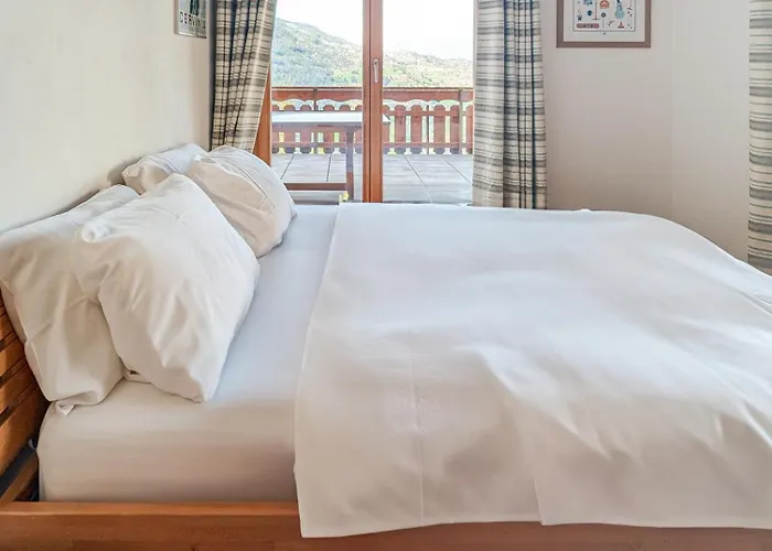 Paisible Cheminee, Terrasse, Jardin, Vue Epoustouflante ヴェゾナ