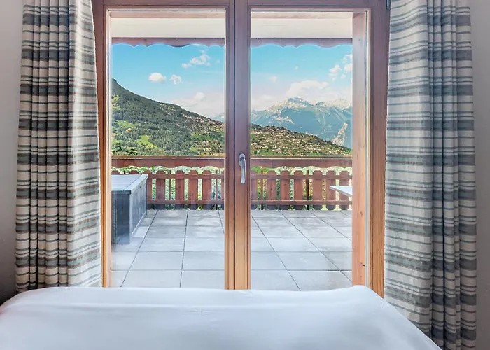 Paisible Cheminee, Terrasse, Jardin, Vue Epoustouflante ヴェゾナ