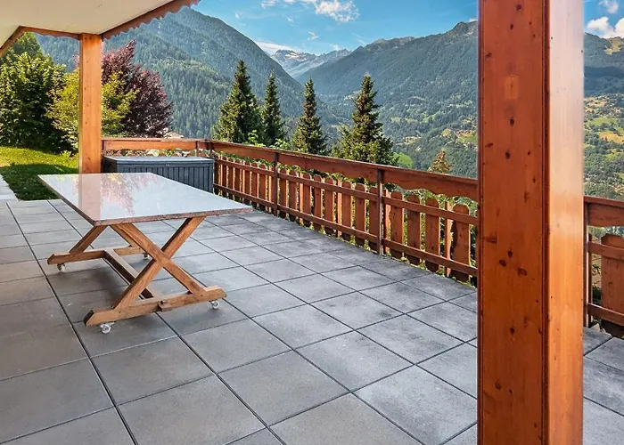 Paisible Cheminee, Terrasse, Jardin, Vue Epoustouflante アパート